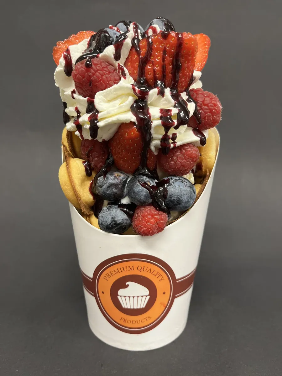 Bubble-Waffel mit frischen Früchten vom Eiscafé San Remo